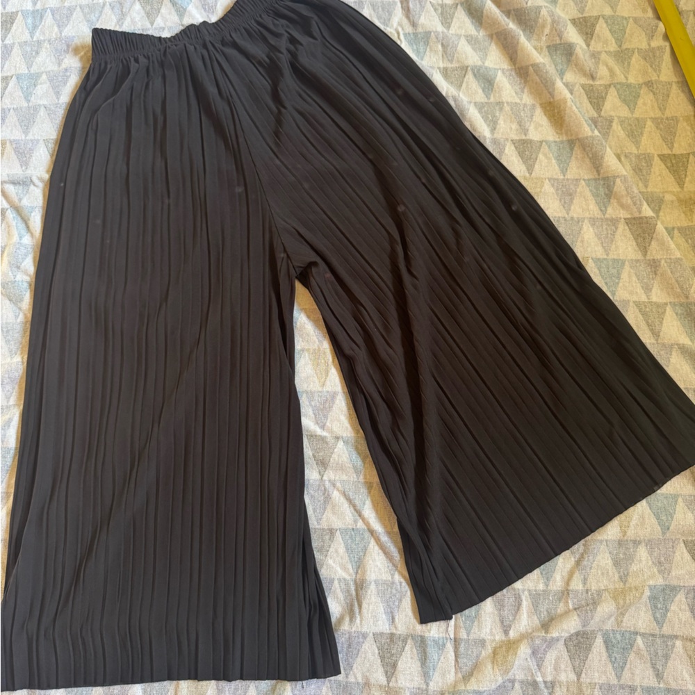 Black Pleated Wide-Leg Pants